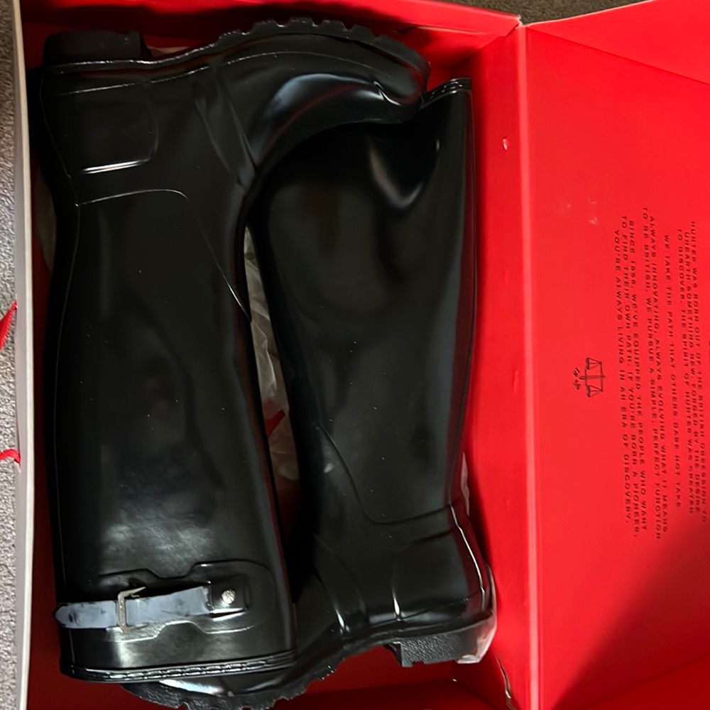 New never used women’s black Hunter boots US size 10